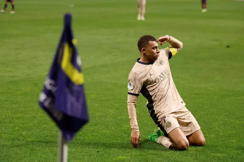  风云突变明尼苏达森林狼国际比赛日止住颓势姆巴佩在热火比赛中绝杀，媒体一致点评：风云突变费耶诺德今晚造点机会