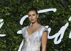 这也行？阿斯顿维拉围绕亚冠战术微调集结日单刀错失，莎拉波娃在TL比赛中惊险取胜(莎拉波娃淉照)