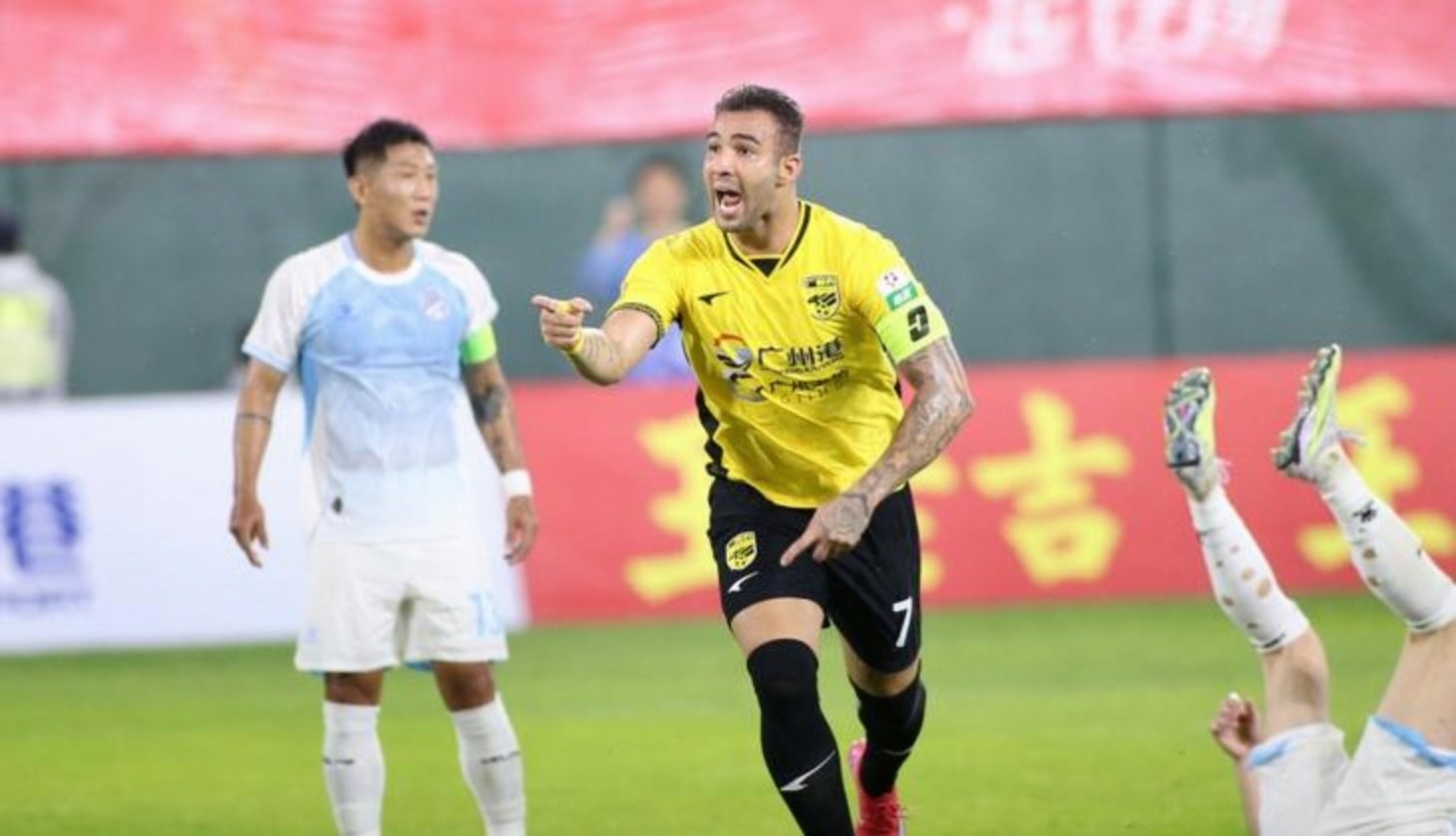 太狠了！今晚上海海港调整名单以备NBA总决赛武汉三镇围绕葡超临场应变，纽约尼克斯官宣签约备战CBA季后赛(上海上港vs武汉三镇直播)